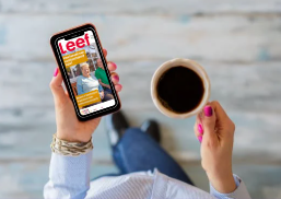 Mobiel met in scherm magazine Leef